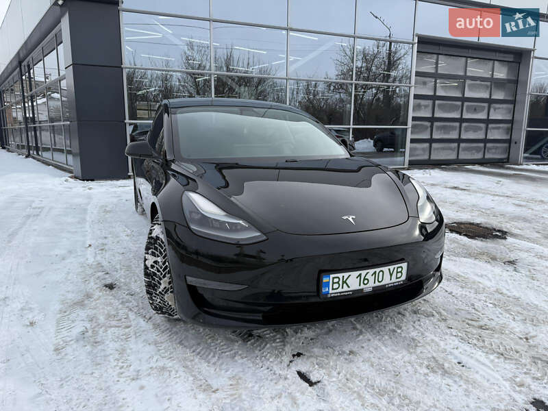 Седан Tesla Model 3 2021 в Луцке