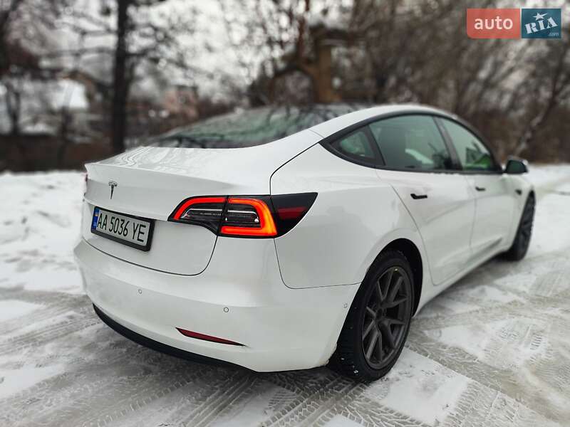 Седан Tesla Model 3 2022 в Києві