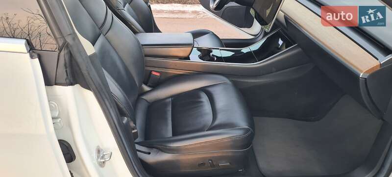 Седан Tesla Model 3 2017 в Нововолынске фото 12 Седан Tesla Model 3 2017 в Нововолынске