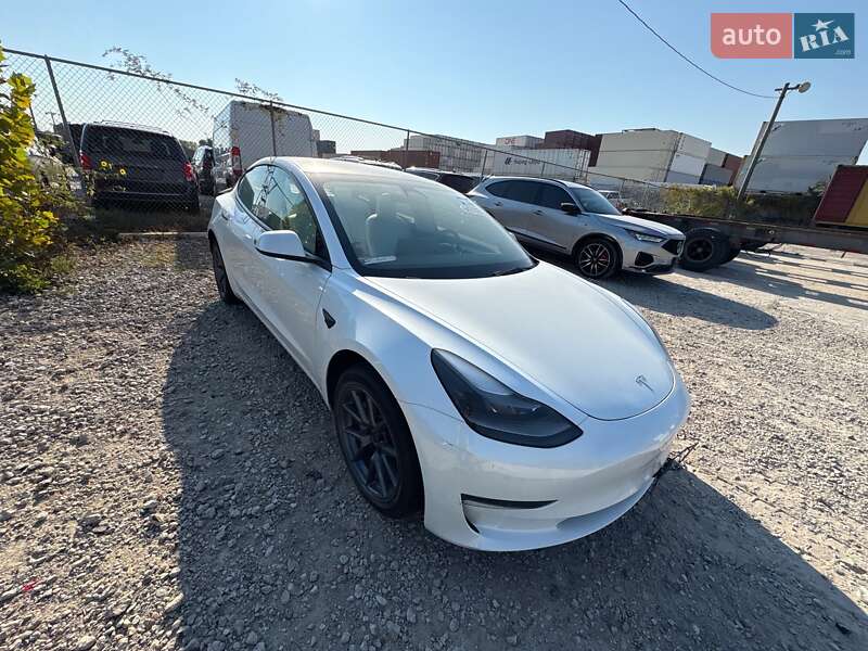 Седан Tesla Model 3 2023 в Києві