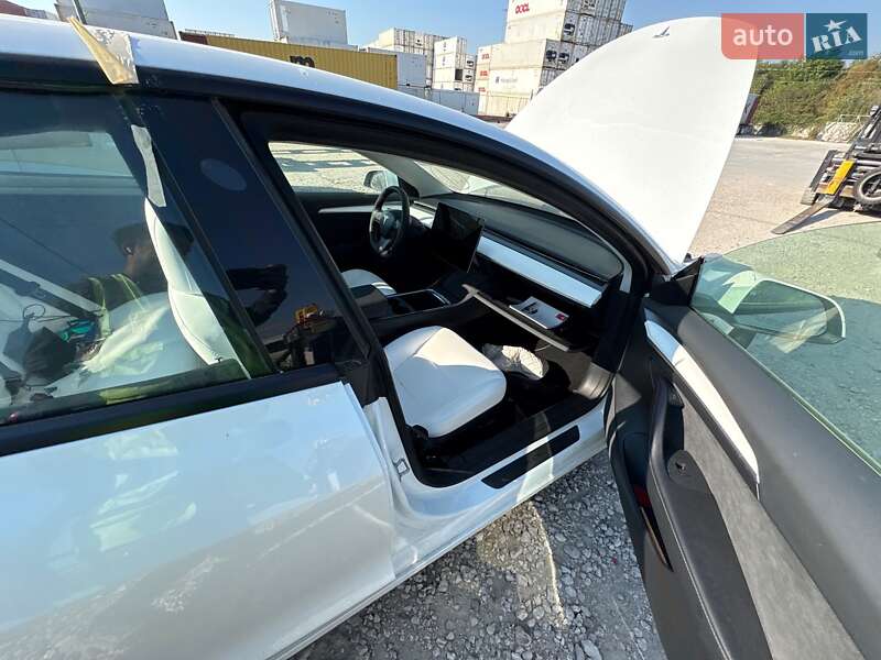 Седан Tesla Model 3 2023 в Києві