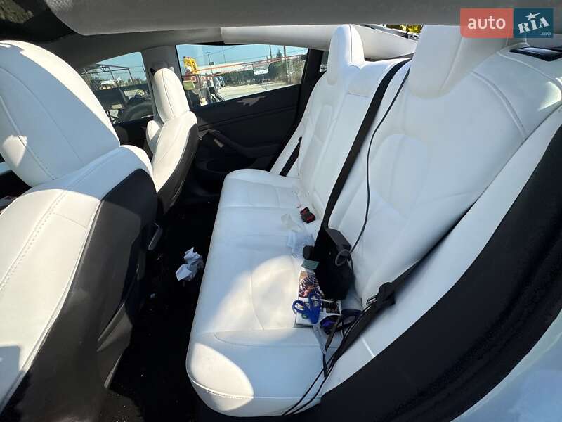 Седан Tesla Model 3 2023 в Києві