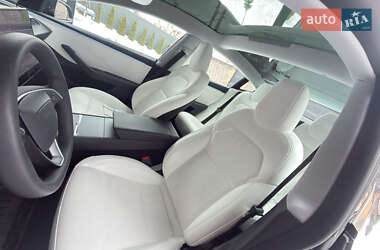 Седан Tesla Model 3 2025 в Киеве