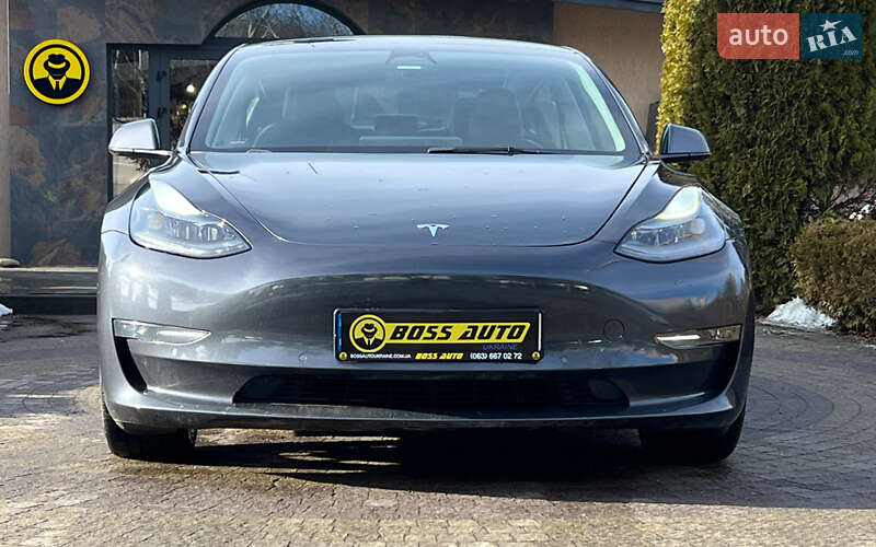 Седан Tesla Model 3 2022 в Львове