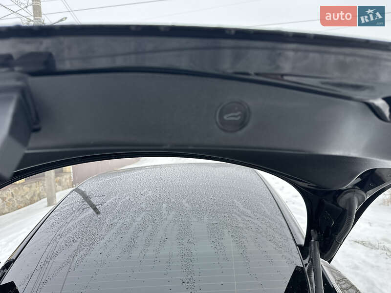 Седан Tesla Model 3 2022 в Виннице