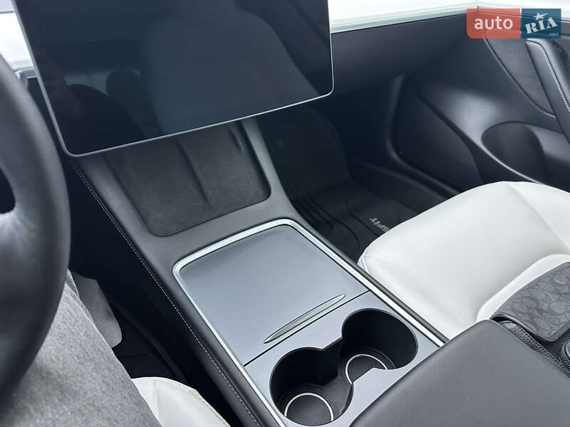 Седан Tesla Model 3 2022 в Виннице