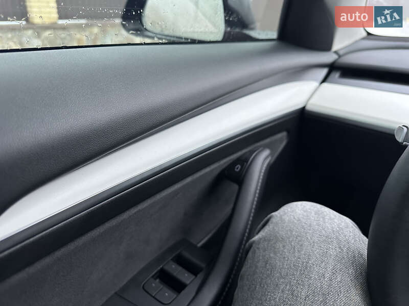 Седан Tesla Model 3 2022 в Виннице