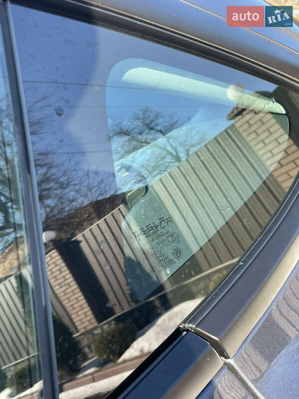 Седан Tesla Model 3 2023 в Благовещенском фото 51 Седан Tesla Model 3 2023 в Благовещенском