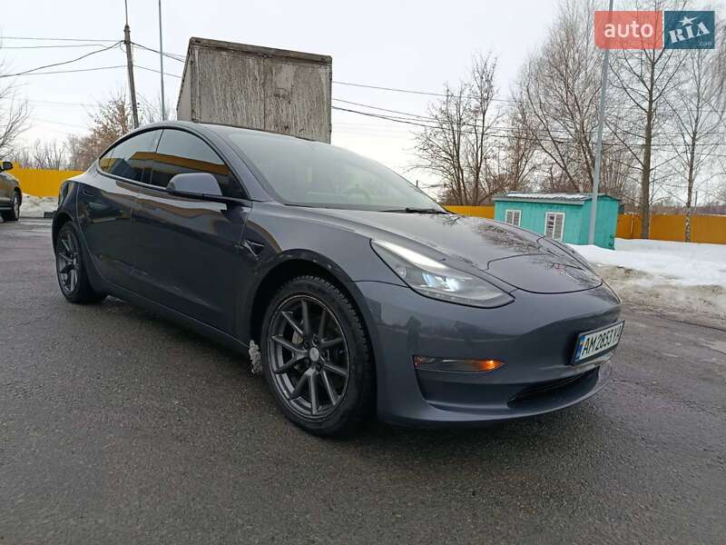 Седан Tesla Model 3 2022 в Звягелі