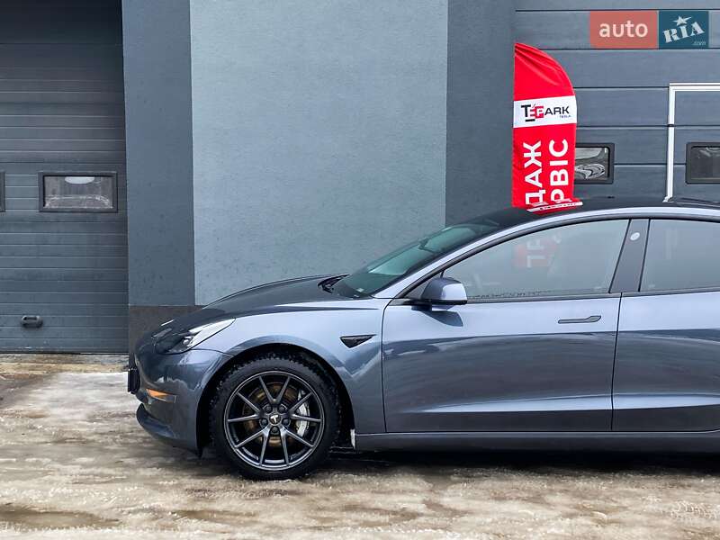 Седан Tesla Model 3 2021 в Києві