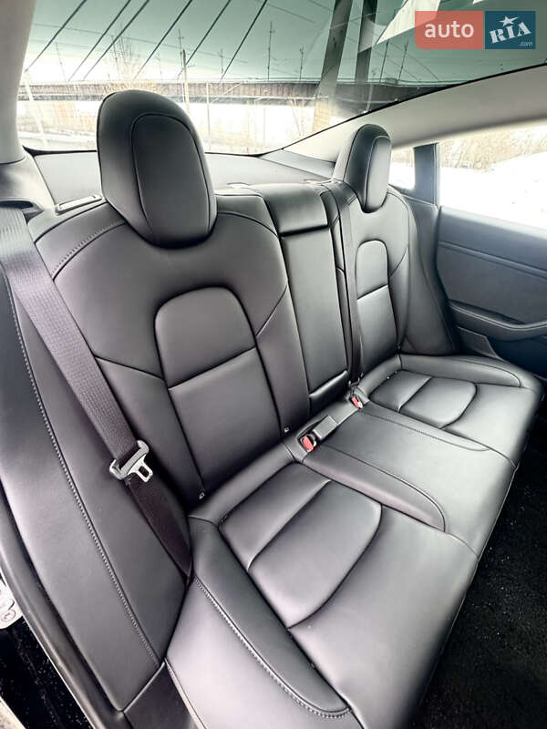 Седан Tesla Model 3 2023 в Киеве