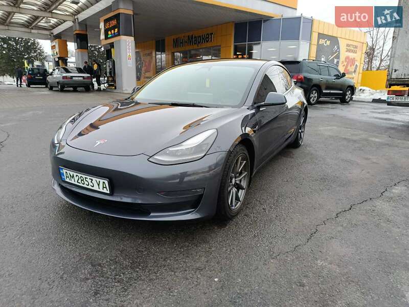 Седан Tesla Model 3 2022 в Звягелі