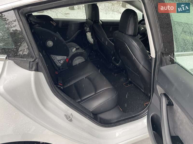 Седан Tesla Model 3 2020 в Киеве