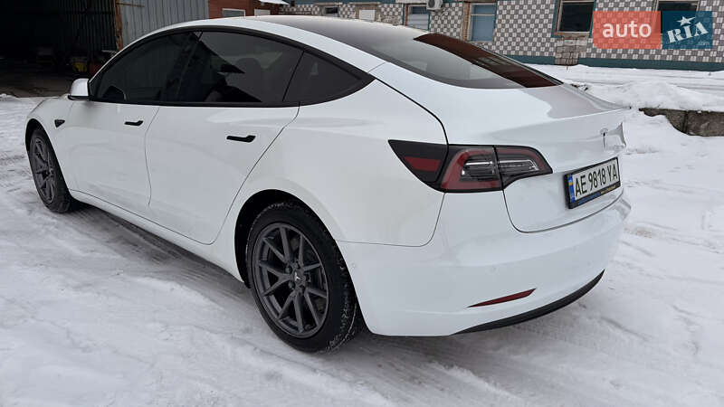 Седан Tesla Model 3 2022 в Днепре