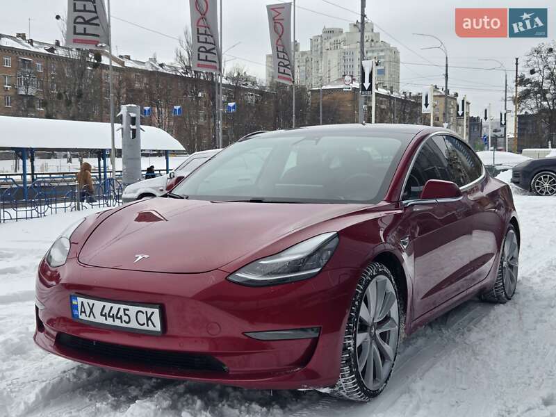 Седан Tesla Model 3 2019 в Киеве
