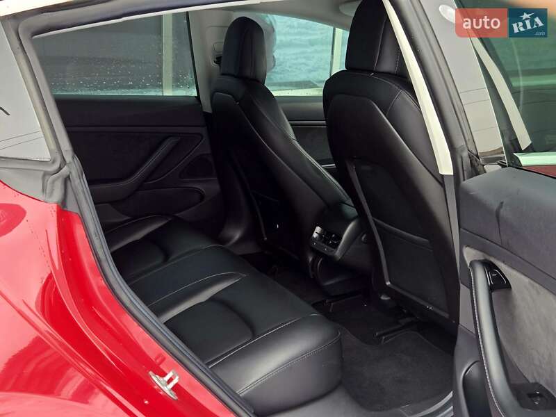 Седан Tesla Model 3 2019 в Киеве