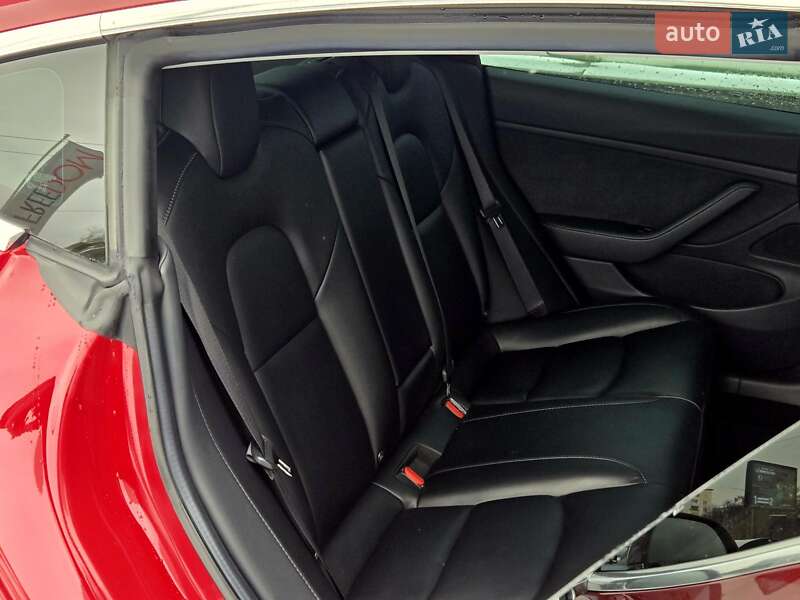 Седан Tesla Model 3 2019 в Киеве