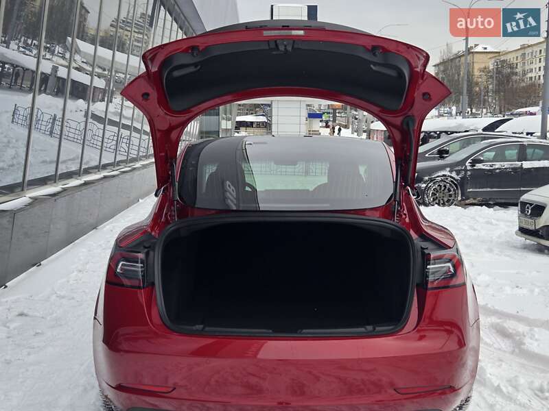 Седан Tesla Model 3 2019 в Киеве
