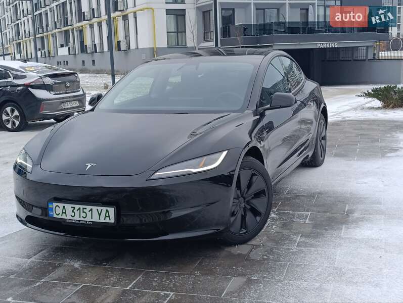 Tesla Model 3 2024