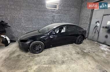 Седан Tesla Model 3 2025 в Сарнах