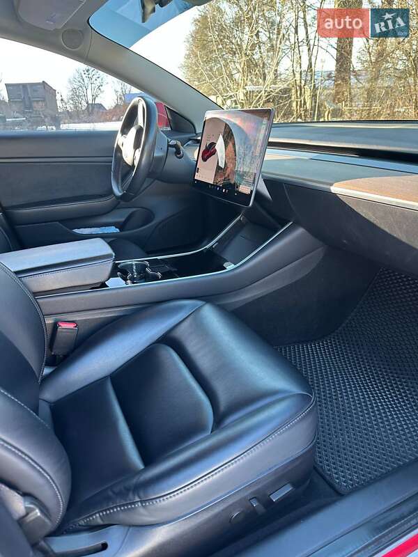 Седан Tesla Model 3 2018 в Кременці