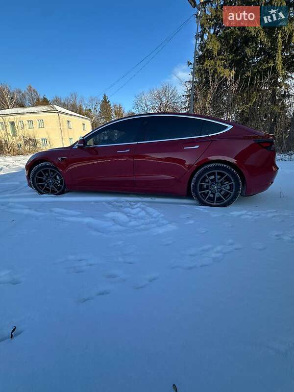 Седан Tesla Model 3 2018 в Кременці