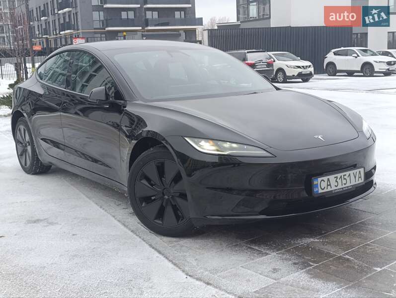 Седан Tesla Model 3 2024 в Черкассах