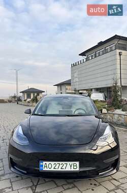 Седан Tesla Model 3 2023 в Хусті
