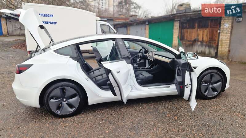 Седан Tesla Model 3 2020 в Киеве