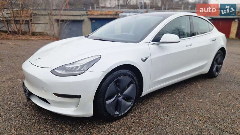 Седан Tesla Model 3 2020 в Киеве