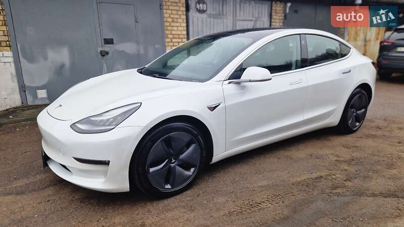 Седан Tesla Model 3 2020 в Киеве