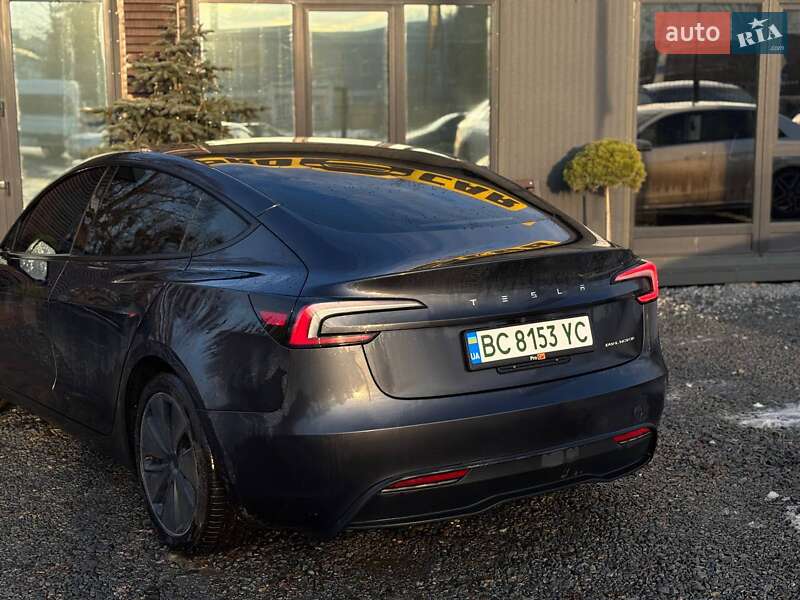 Седан Tesla Model 3 2024 в Львові