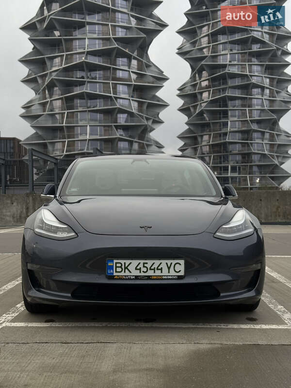 Седан Tesla Model 3 2019 в Рівному