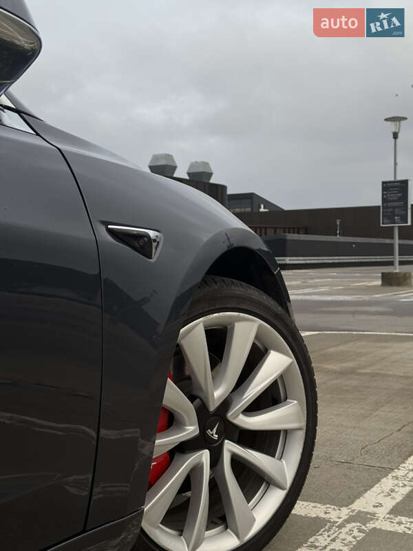 Седан Tesla Model 3 2019 в Рівному