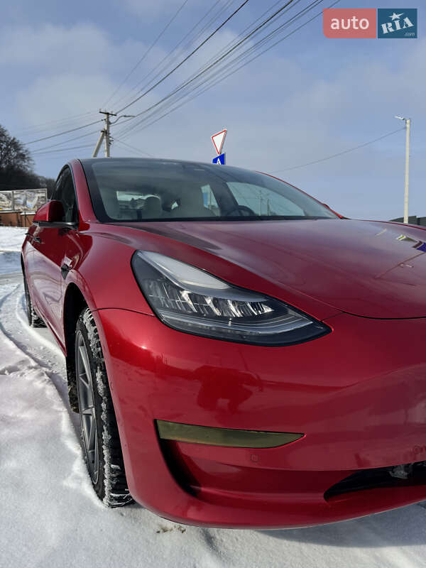 Седан Tesla Model 3 2020 в Львові