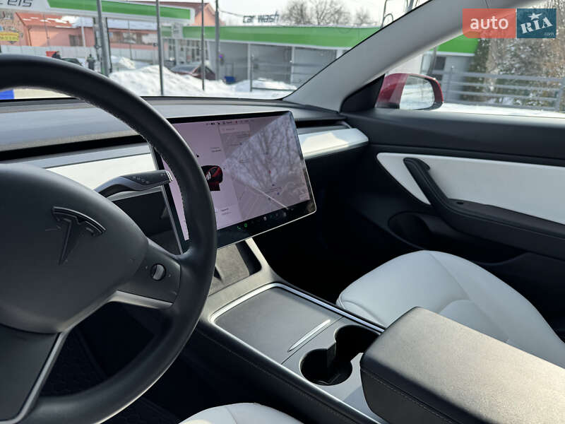 Седан Tesla Model 3 2020 в Львові
