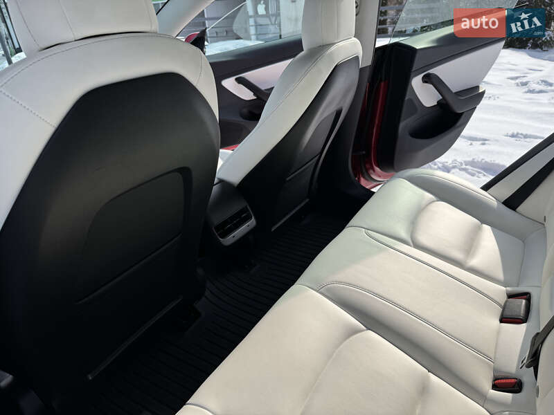 Седан Tesla Model 3 2020 в Львові