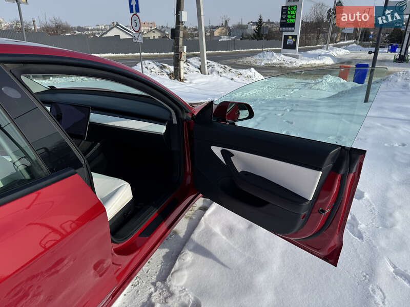 Седан Tesla Model 3 2020 в Львові