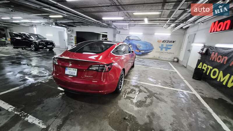 Седан Tesla Model 3 2018 в Киеве