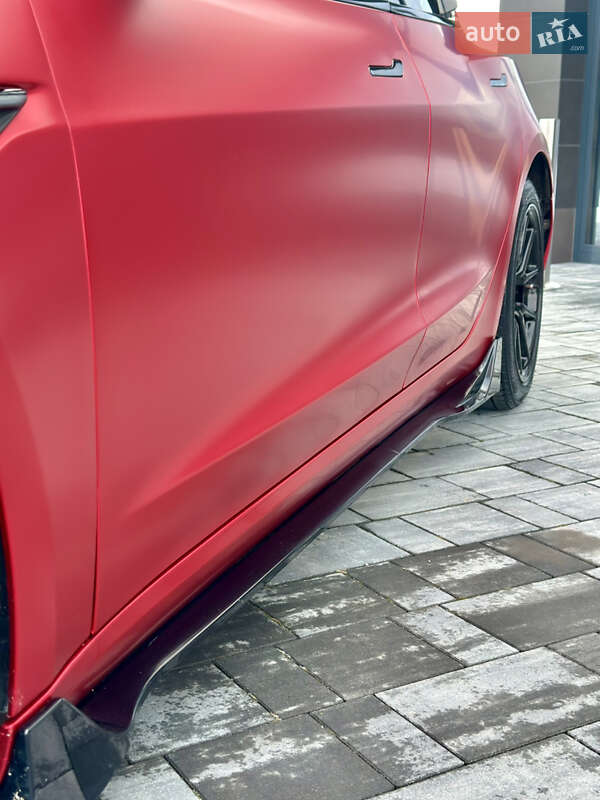 Седан Tesla Model 3 2019 в Львове