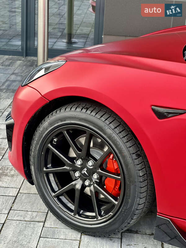 Седан Tesla Model 3 2019 в Львове