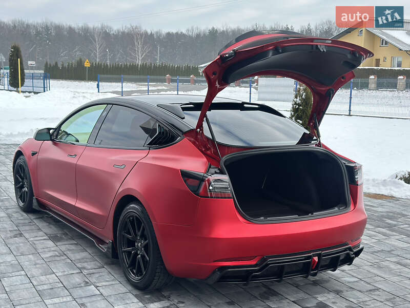 Седан Tesla Model 3 2019 в Львове
