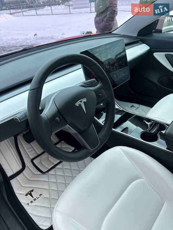 Седан Tesla Model 3 2019 в Львове