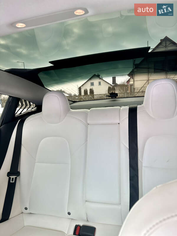 Седан Tesla Model 3 2019 в Львове