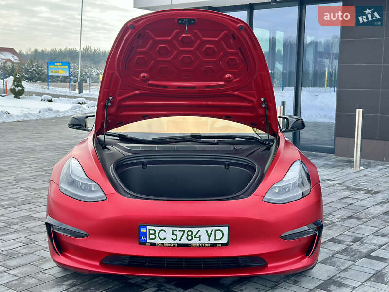 Седан Tesla Model 3 2019 в Львове