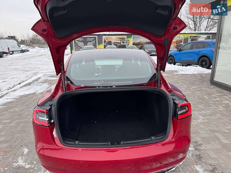 Седан Tesla Model 3 2018 в Киеве