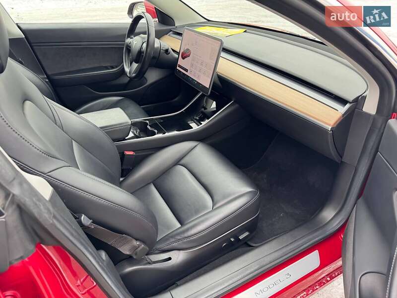 Седан Tesla Model 3 2018 в Киеве