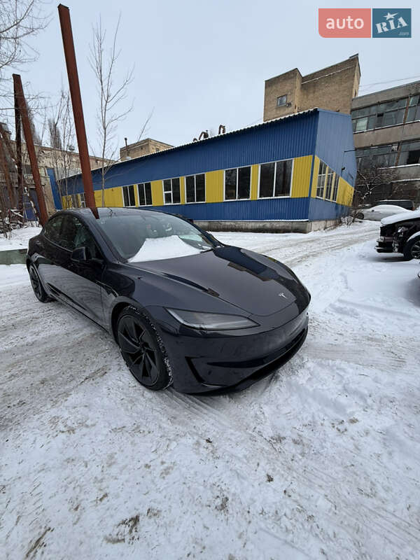 Tesla Model 3 2024