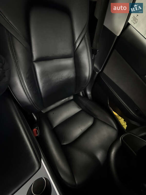 Седан Tesla Model 3 2021 в Чернігові