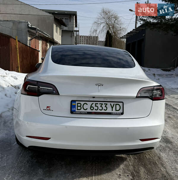 Седан Tesla Model 3 2021 в Львове
